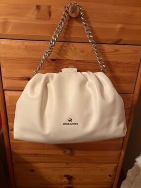 Michael Kors Nola White Shoulder Bag can be used as a clutch removable chain